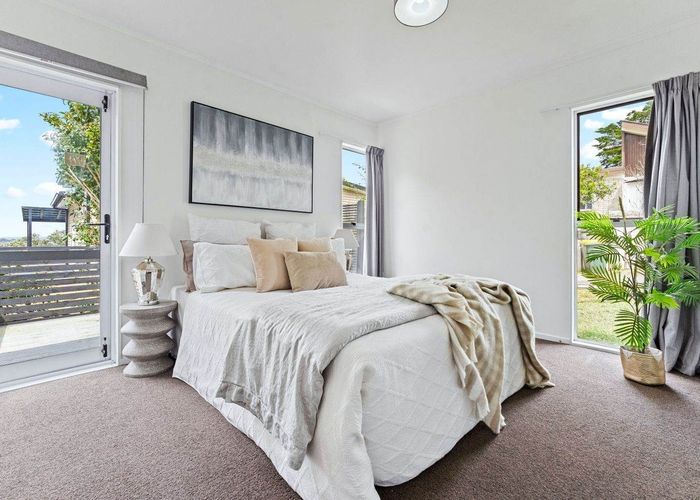  at 1/307a Wairau Road, Totara Vale, North Shore City, Auckland