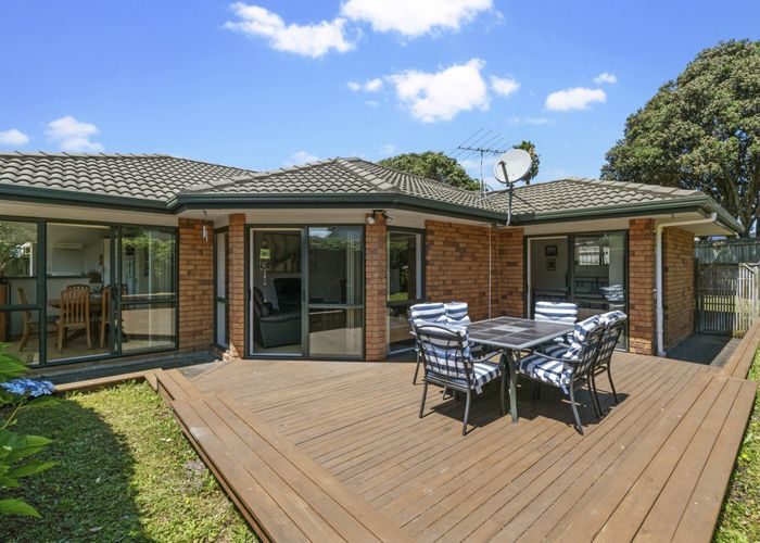  at 11 Wentworth Park, Albany, Auckland