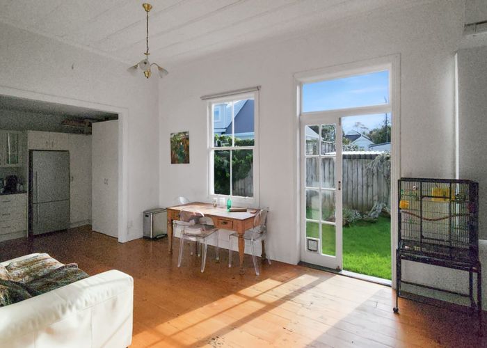  at 7 Waterview Road, Stanley Point, Auckland