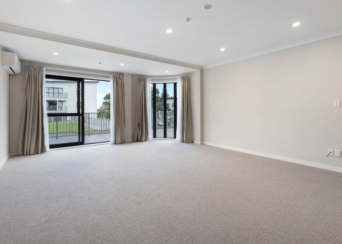  at 107/2 Gracechurch Dr, Flat Bush, Manukau City, Auckland