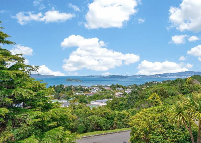  at 14 Laburnum Grove, Maungaraki, Lower Hutt, Wellington