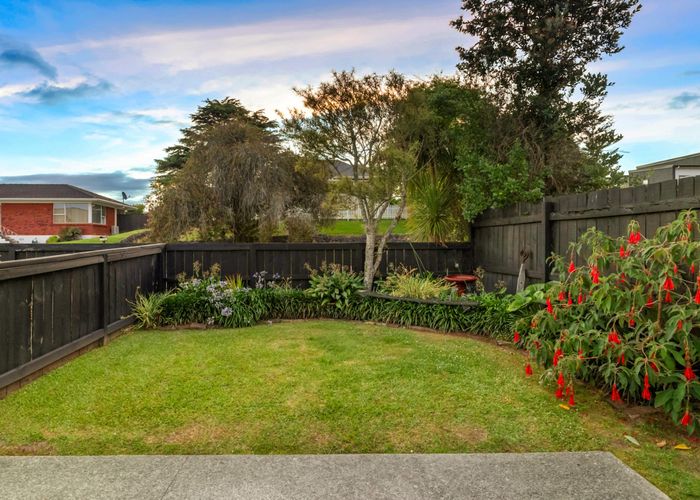  at 2/25 Margaret Place, Milford, North Shore City, Auckland