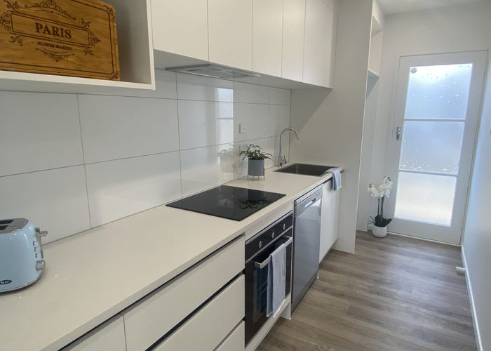  at 2/13 Brixton Road, Balmoral, Auckland