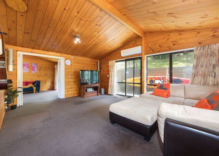  at 4 Parklands Avenue, Swanson, Auckland