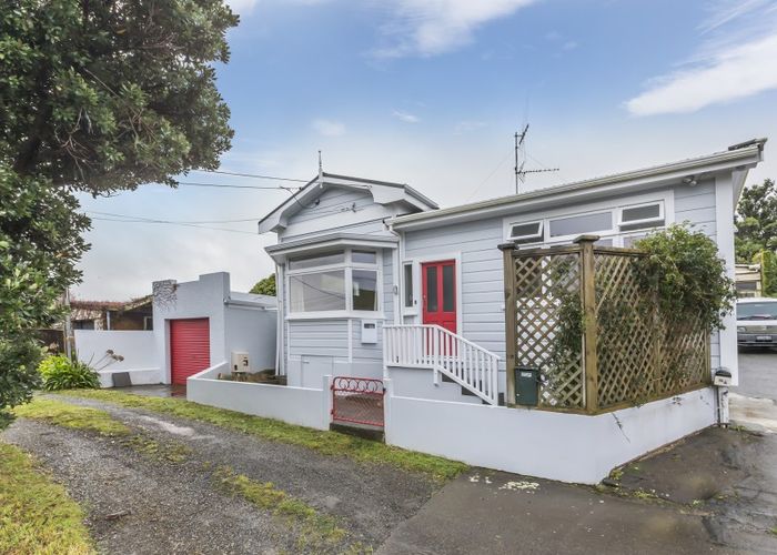  at 19 West Road, Northland, Wellington