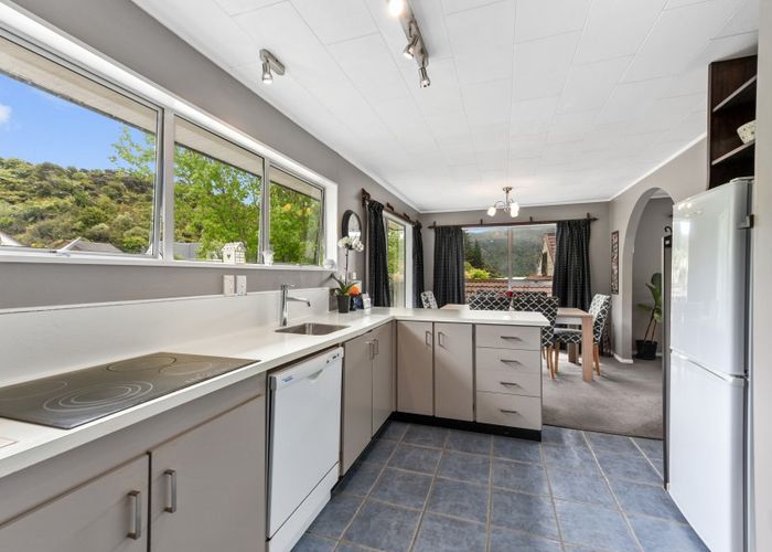  at 24 Kurth Crescent, Silverstream, Upper Hutt