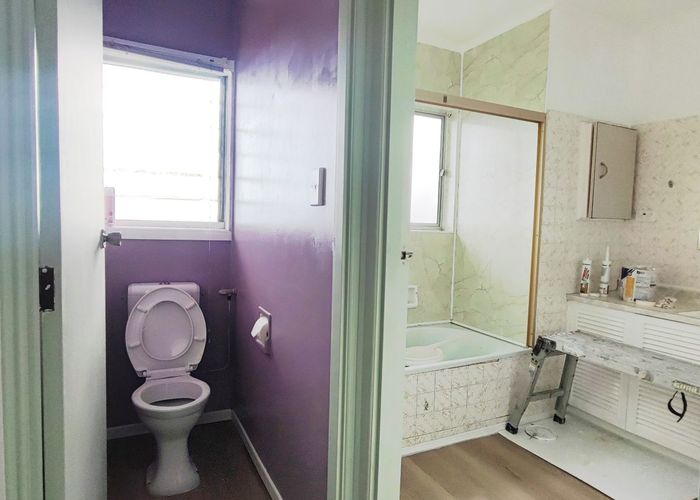  at 2/352 Glenfield Road, Glenfield, North Shore City, Auckland