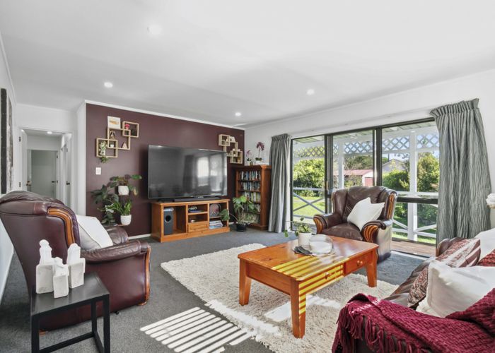  at 73 Meadowvale Rise, Titirangi, Waitakere City, Auckland