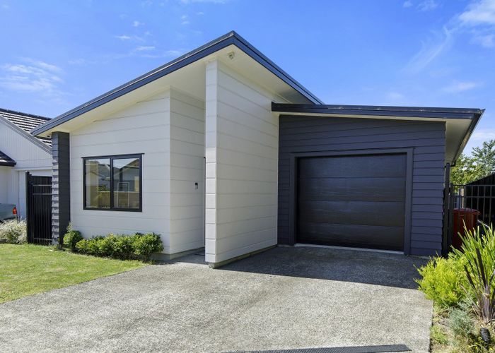 at 21 Thornbury Lane, Timberlea, Upper Hutt, Wellington