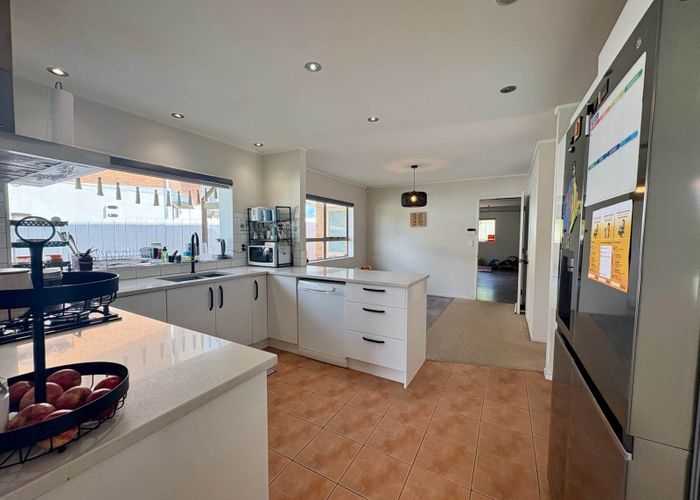  at 6 School Road, Te Atatu South, Waitakere City, Auckland