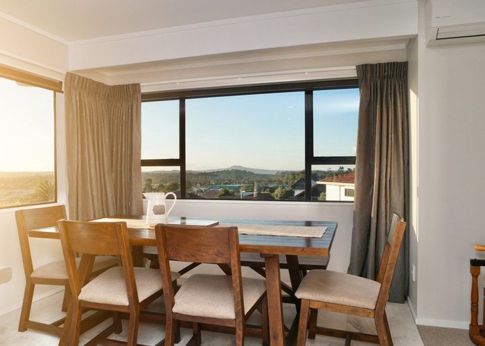  at 2/13 Pitlochry Place, Botany Downs, Manukau City, Auckland