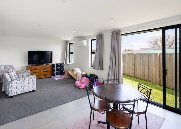  at 2/15 Mears Road, St Andrews, Hamilton