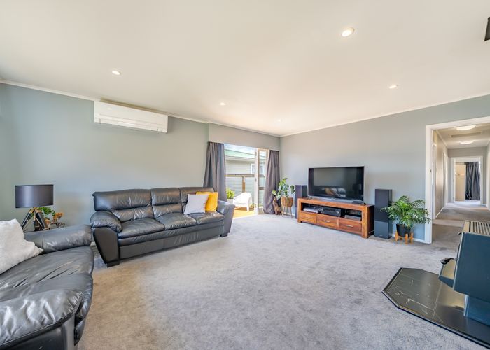  at 8 Parkway, Wainuiomata, Lower Hutt
