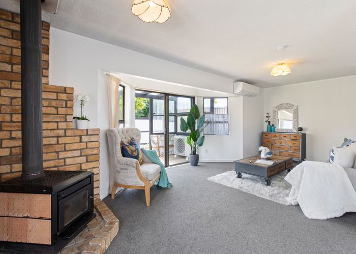  at 1/24 Curacao Place, Half Moon Bay, Auckland
