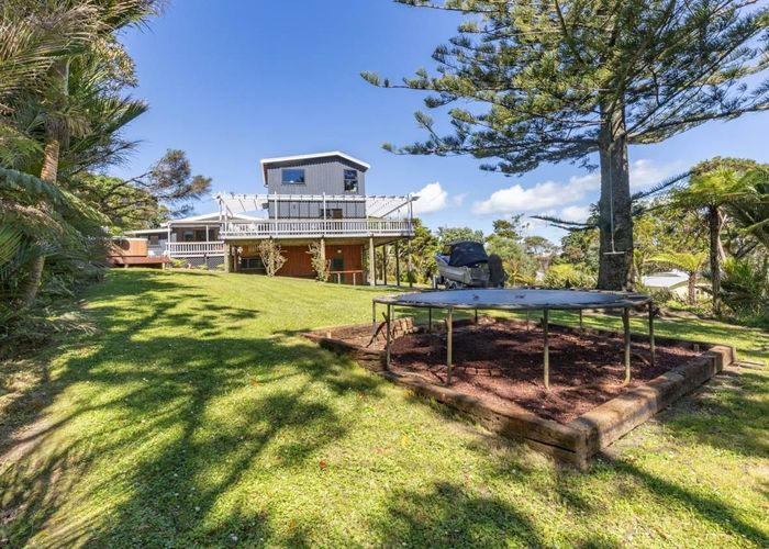  at 4 Ewing Road, Laingholm, Auckland