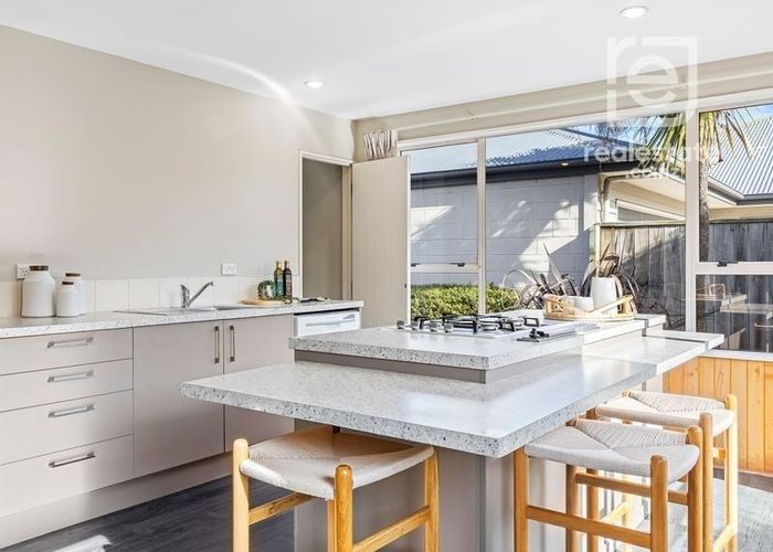  at 17 Sumner St, Spreydon, Christchurch City, Canterbury
