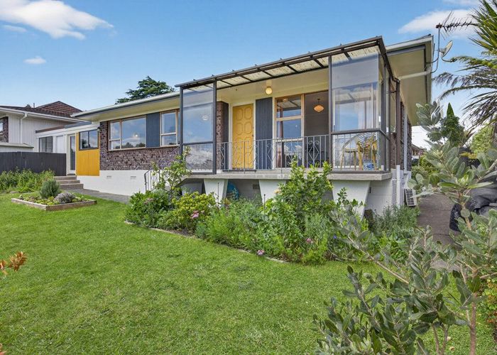 at 2/9 Evans Road, Glen Eden, Waitakere City, Auckland