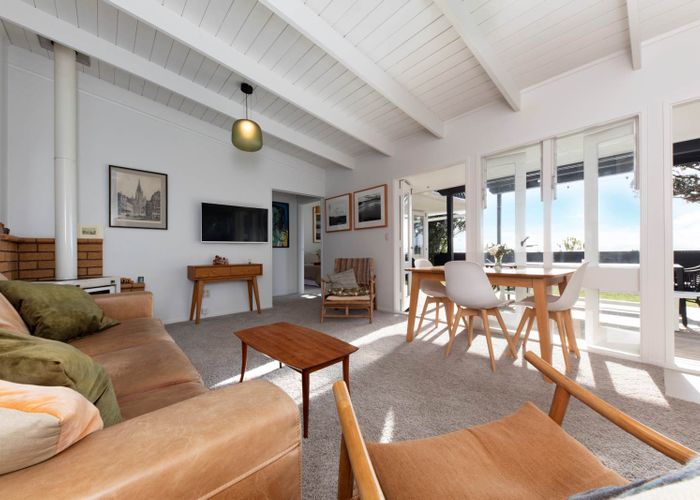  at 115 Piha Road, New Lynn