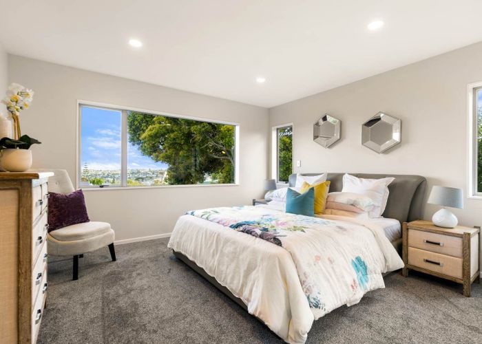  at 2/8 Varlene Terrace, Forrest Hill, North Shore City, Auckland