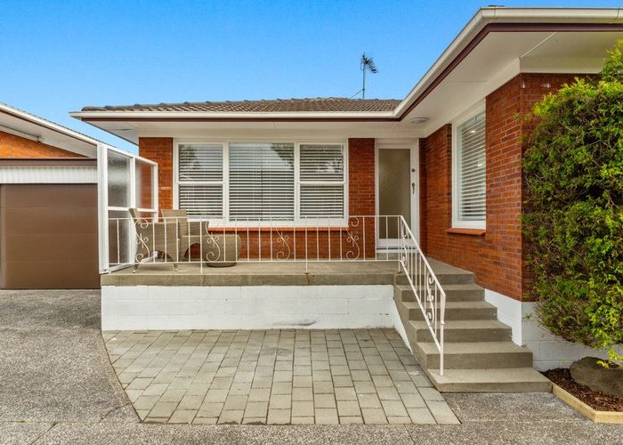 at 1/18 Shakespeare Road, Milford, North Shore City, Auckland
