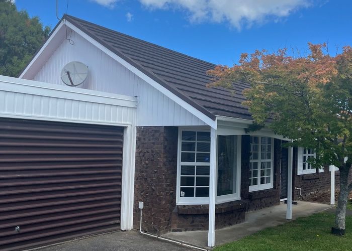  at 2/32 Wairiki Road, Mount Eden, Auckland