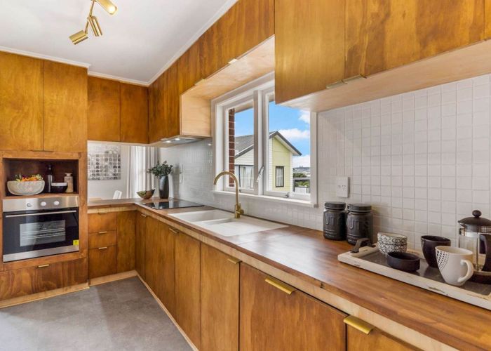  at 22 Chatsworth Crescent, Pakuranga Heights, Manukau City, Auckland