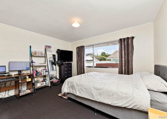  at 2/18 Wattle Road, Sunnyvale, Waitakere City, Auckland