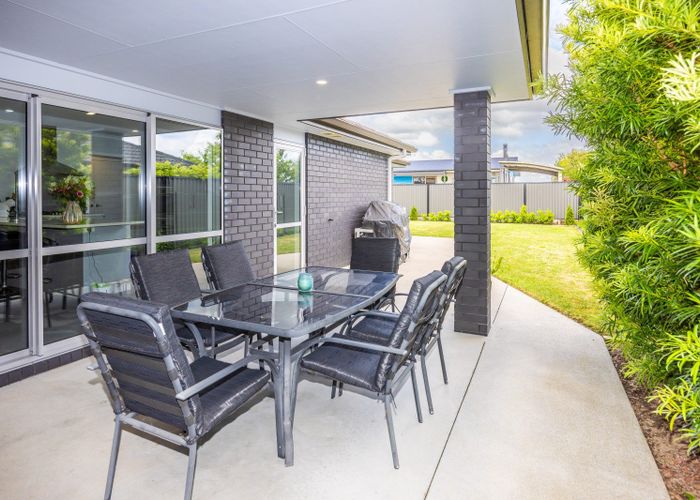  at 6 Peter Way Place, Glenview, Hamilton