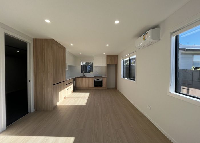  at 8/10 Fairclough Road, Beach Haven, North Shore City, Auckland