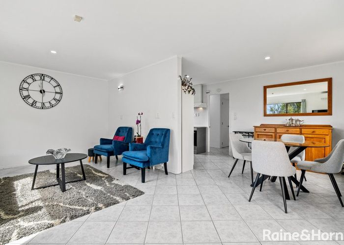  at 2/35 Topliss Drive, Northcross, Auckland