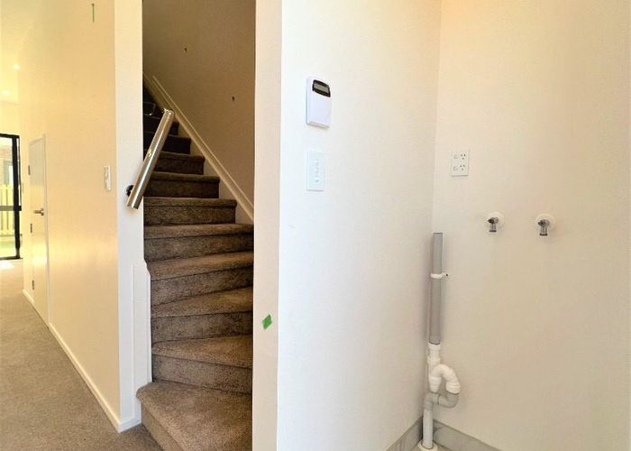  at 7 Aumarire Lane--Viewing--On Sat 20th Dec at 3:30-3:50pm, Favona, Manukau City, Auckland