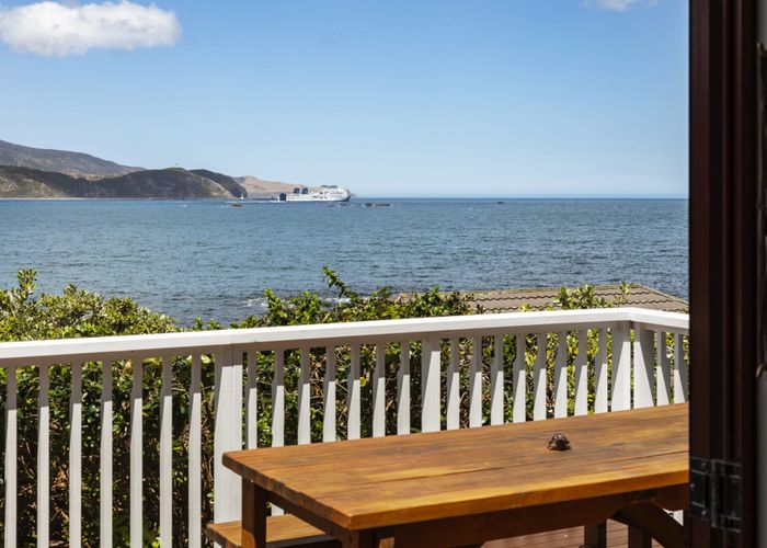  at 61 Breaker Bay Road, Breaker Bay, Wellington