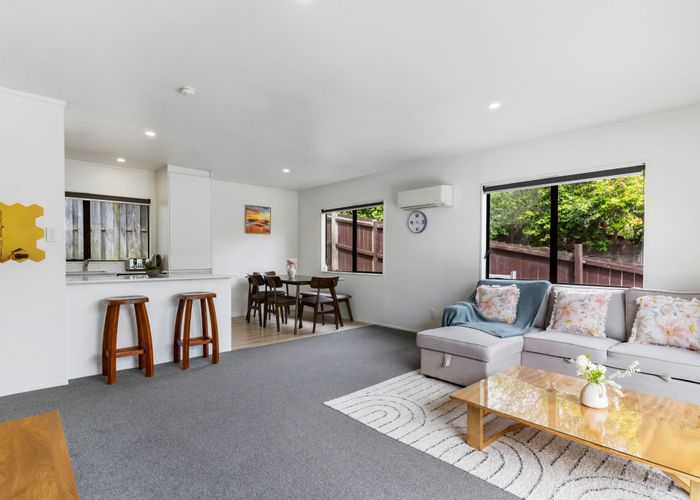  at 2/18 Evans Road, Glen Eden, Auckland