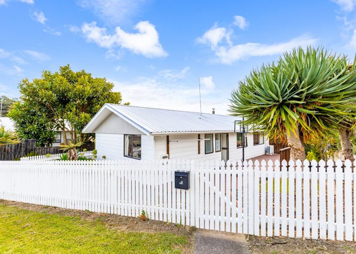  at 25 Lilburn Crescent, Massey, Auckland