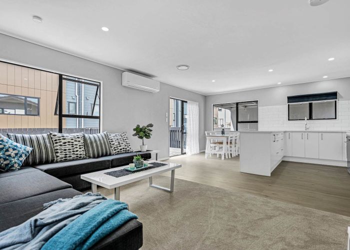  at 16C  Pine Street, New Lynn, Waitakere City, Auckland