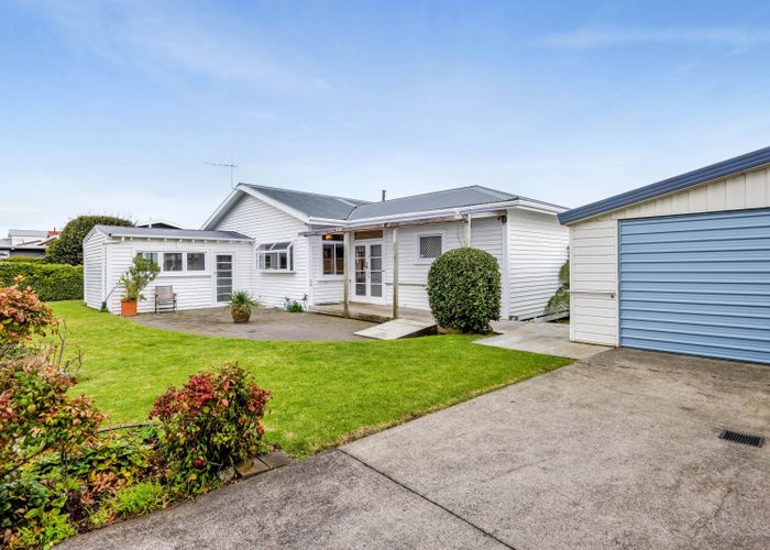  at 413 Devon Street West, Lynmouth, New Plymouth