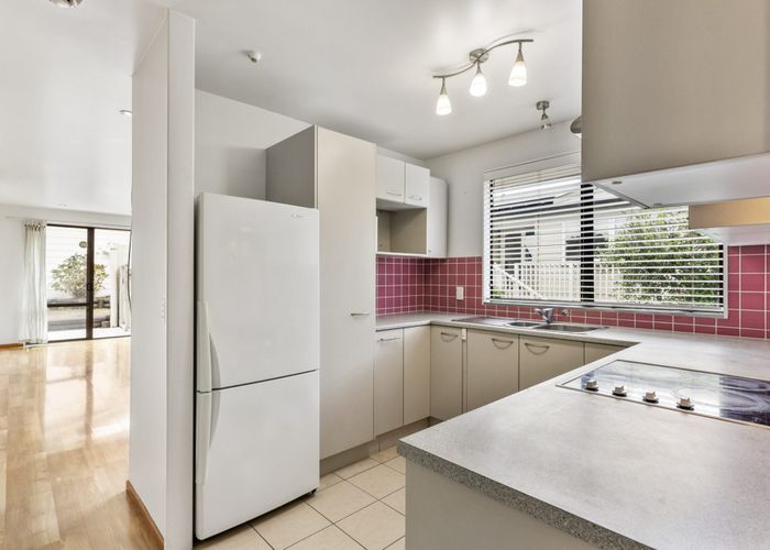 at 3/83 Clonbern Road, Remuera, Auckland