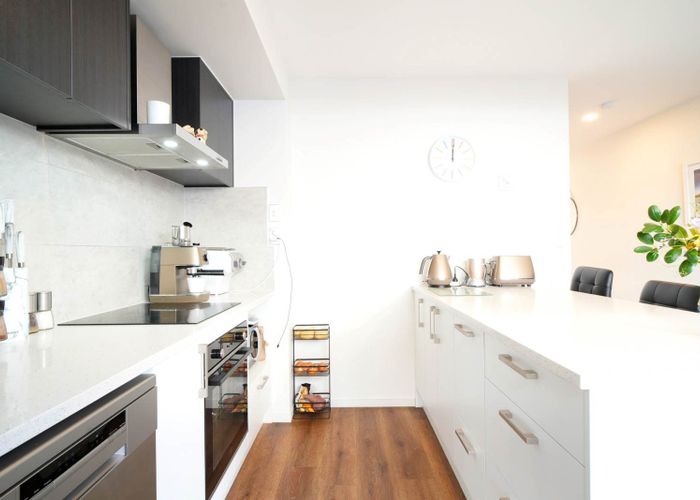  at 45 Bloom Crescent, Sunnyvale, Auckland