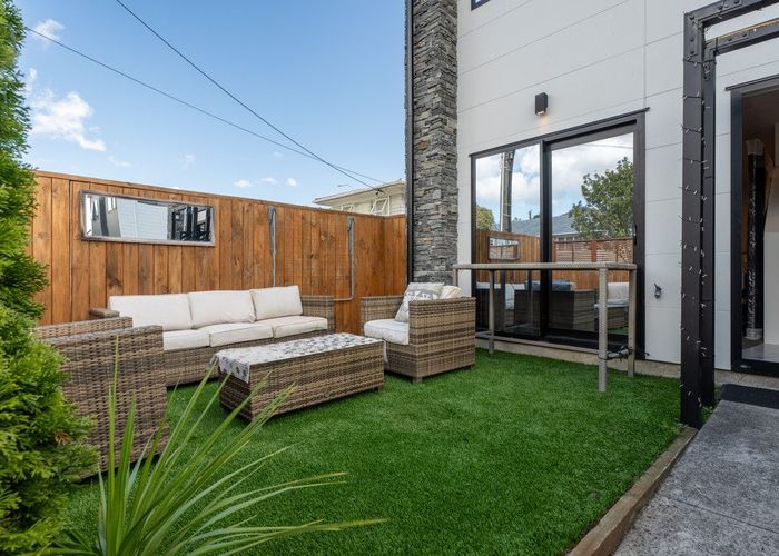  at 2/83 Vodanovich Road, Te Atatu South, Waitakere City, Auckland