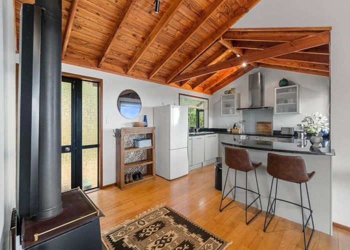  at 16 Pendrell Road, New Lynn