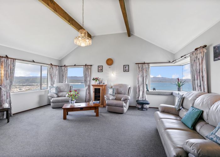  at 28 Sunhaven Drive, Newlands, Wellington