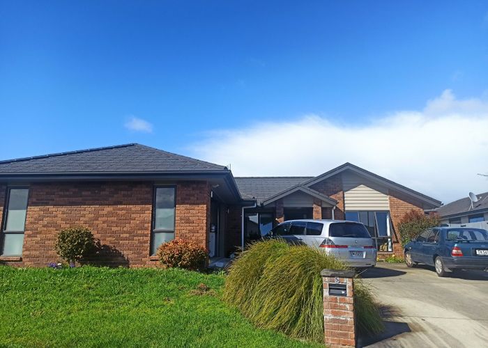  at 5 Vanquish Place, Flagstaff, Hamilton, Waikato