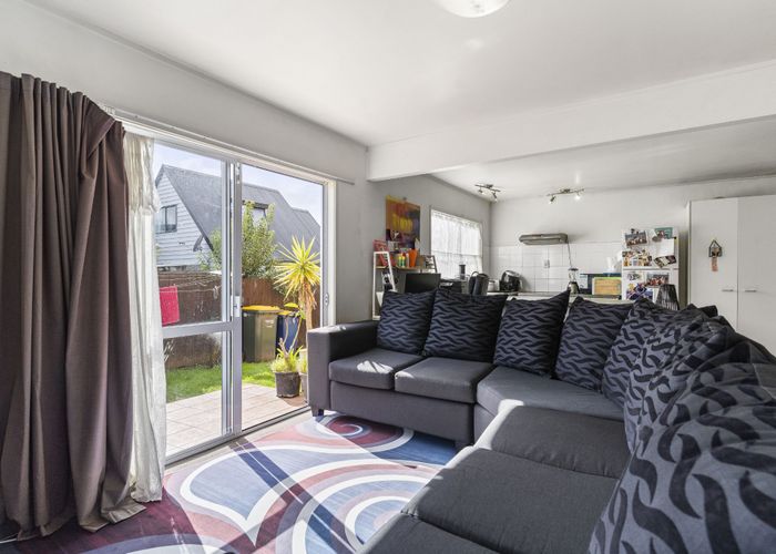  at 6 Caspian Close, New Lynn, Waitakere City, Auckland