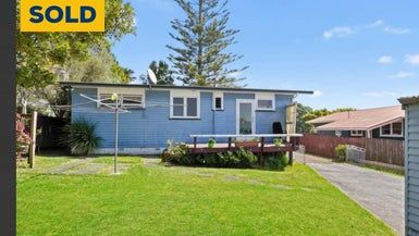  at 9 Ashbourne Place, Glendene, Auckland
