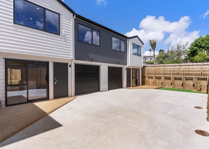  at 8C Devonshire Road, Unsworth Heights, North Shore City, Auckland