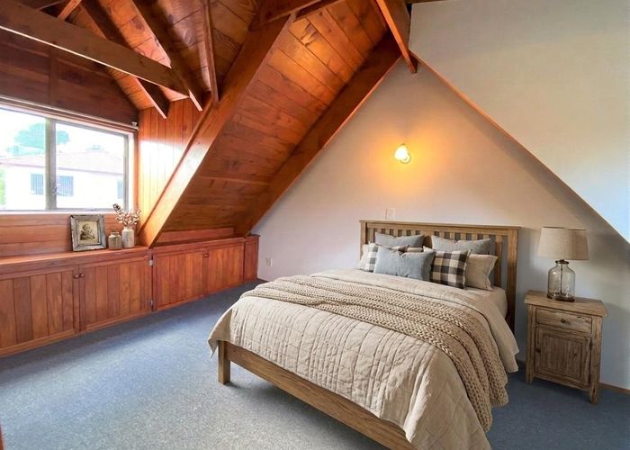  at 5 Harrington Road, Henderson, Waitakere City, Auckland