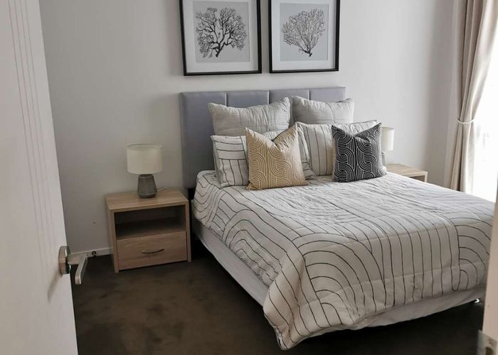  at 8 Pennant Street, Long Bay, Auckland