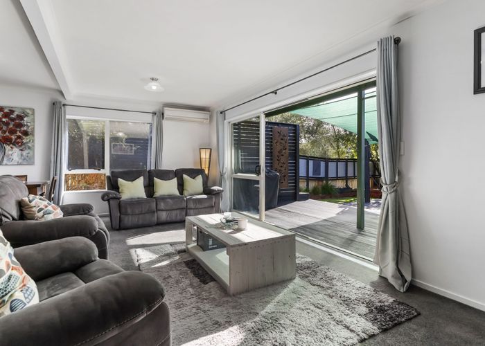  at 1/27 Lucienne Drive, Ranui, Waitakere City, Auckland
