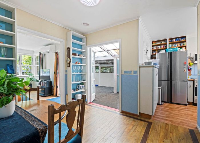  at 214 East Coast Road, Forrest Hill, North Shore City, Auckland