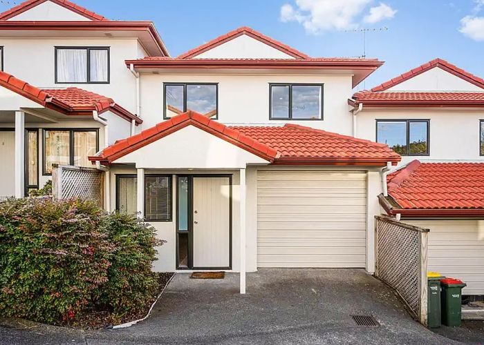  at 2/5 Nimstedt Avenue, Oteha, North Shore City, Auckland